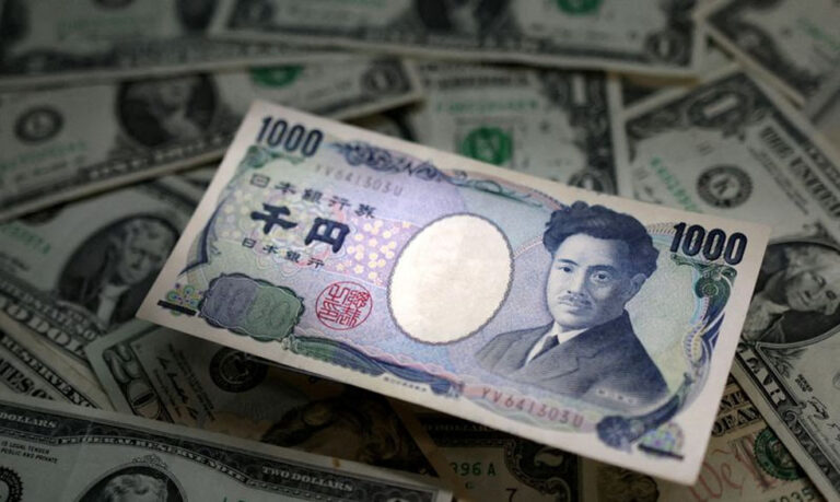 Japón: valor del yen frente al dólar se derrumba a mínimo de más de 30 años