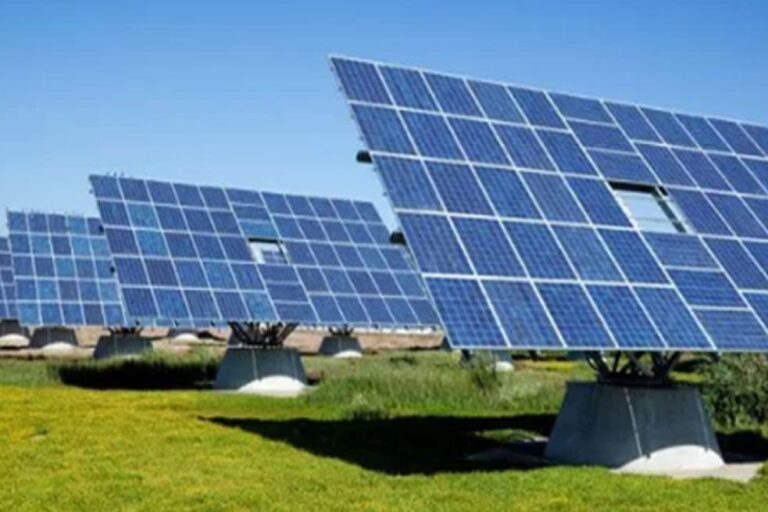 Paneles solares beneficiarán a más de 600 mil personas en 2019