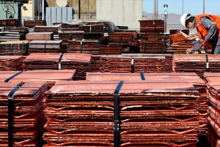 Gobierno considera alza del precio del cobre será clave para la recuperación económica