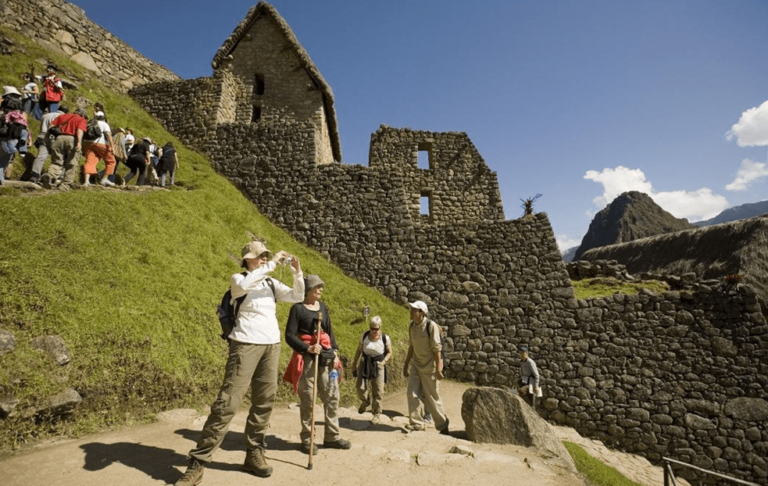 Turismo perderá más de US$ 500 millones en 2023 por lluvias y protestas sociales