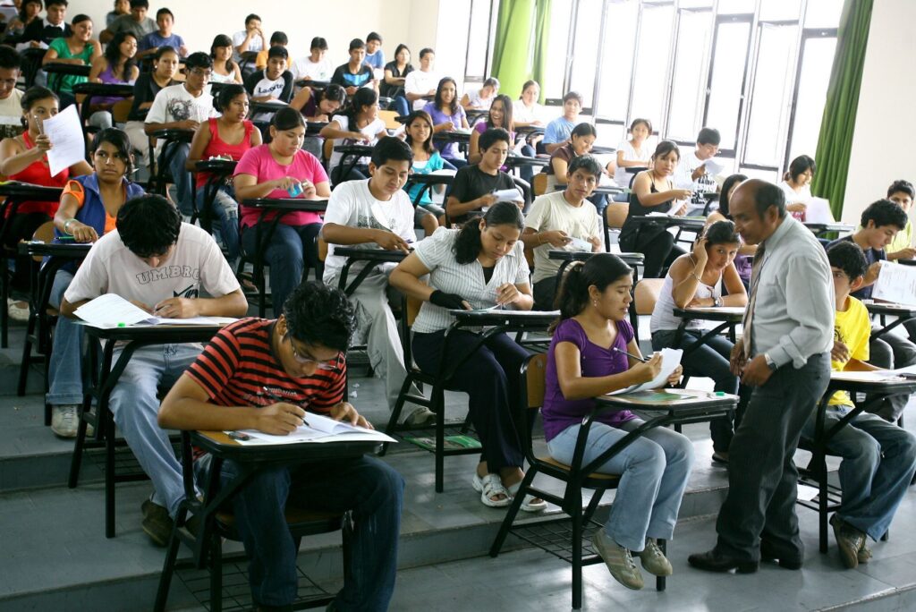 Minedu elabora estrategia para acceso libre a la educación superior