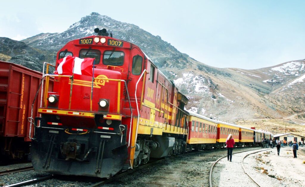 Inversión: más de US$ 1.200 millones en Longitudinal de la Sierra y “Tren Macho”