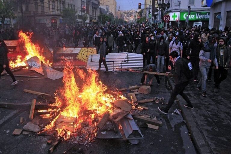 Pobreza en Latinoamérica no se reducirá en 2023 por agitación social y bajo crecimiento