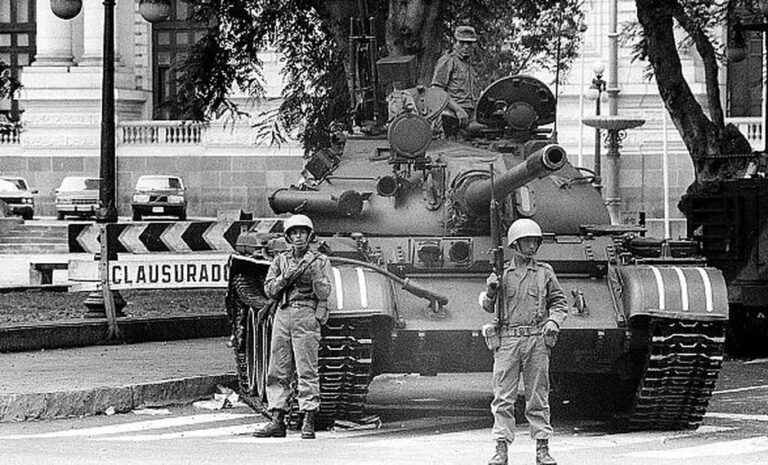 Perú entre golpes y contragolpes