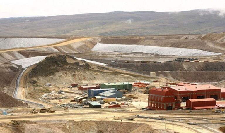 Paralizan operaciones de mina Utunsa por riesgo ambiental