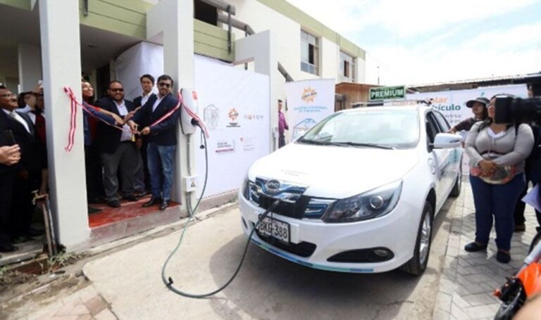 Arequipa instaló primera estación solar para recarga de vehículos eléctricos