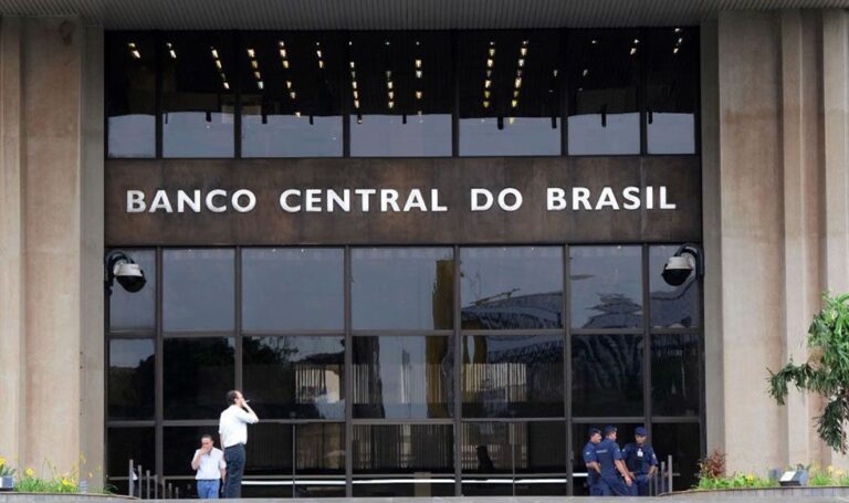 Banco Central de Brasil recorta su tasa de interés a mínimo histórico