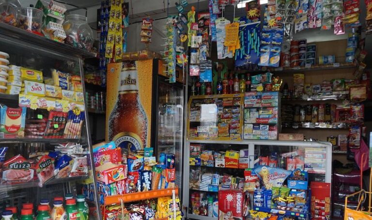 Cierre masivo de bodegas debido a robos y amenazas