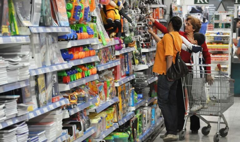 Ventas minoristas de EEUU sorprendieron al mercado al crecer en agosto