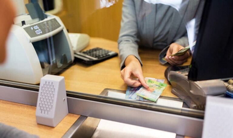 Disminuye atención en agencias bancarias en Perú