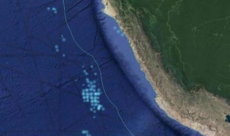 Embajada de EE.UU. alerta que más de 300 barcos chinos están frente al Perú