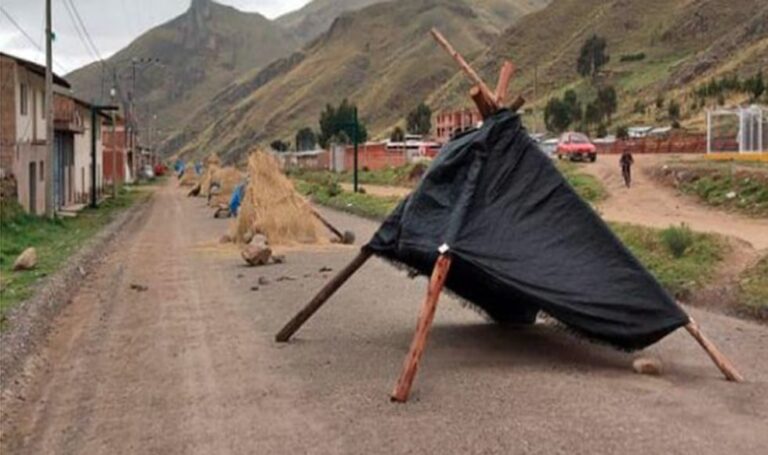 Pobladores desbloquean el Corredor Minero del Sur en Cusco