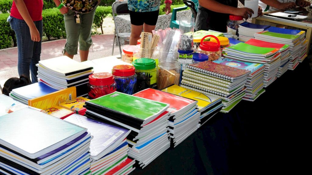 Familias peruanas preparan desembolso promedio de S/ 400 para compras escolares en 2024