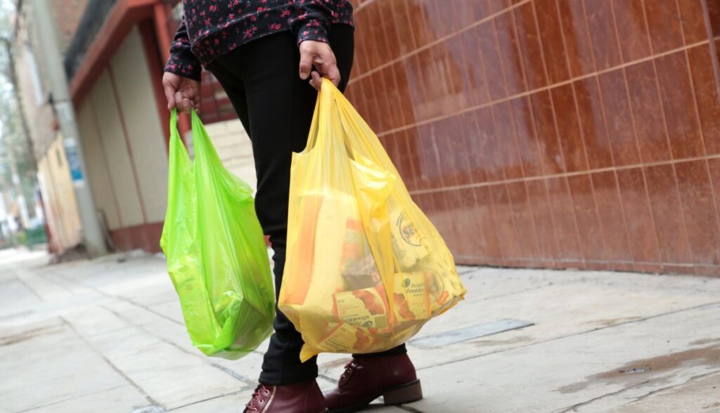 Impuesto por adquirir bolsas de plástico se eleva a S/ 0,40 a partir de este año