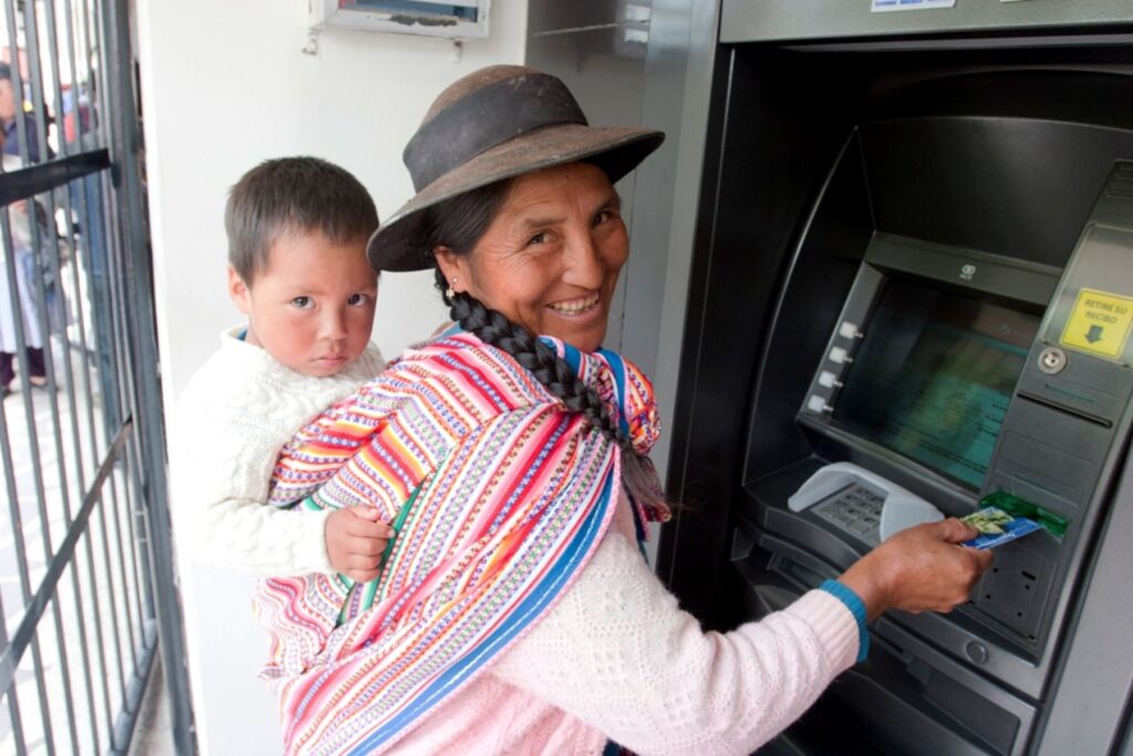 65% de los no bancarizados piensa que el sistema financiero es caro.