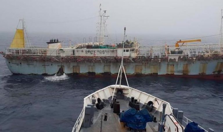 La pesca china en altamar: la amenaza fantasma