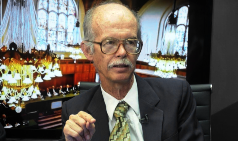 CÉSAR ARIAS QUINCOT ESTÁ DORMIDO