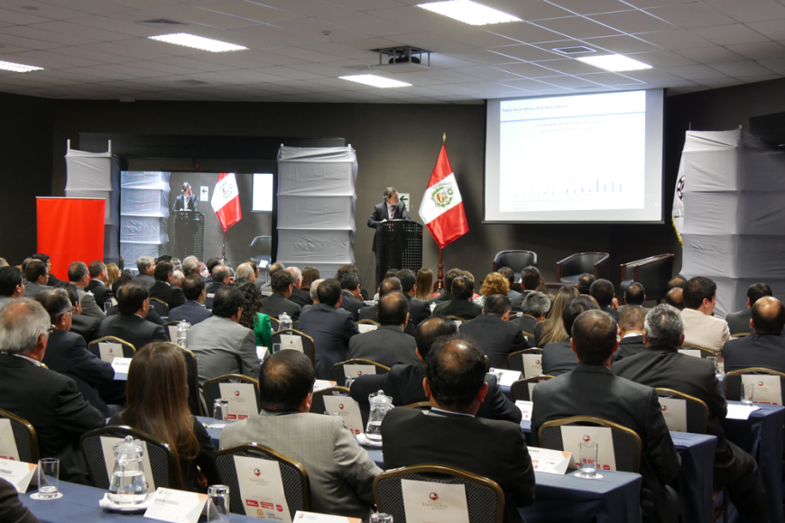 Empresarios peruanos al Congreso: ¡No más cierres arbitrarios de locales!