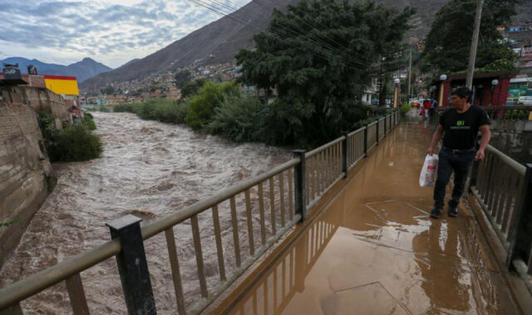 Estado de emergencia: más de 100 distritos y 17 regiones afectadas por intensas lluvias
