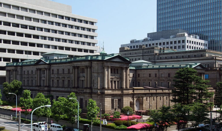 Banco de Japón elevería tasas de interés al menos al 1% a fines de 2025