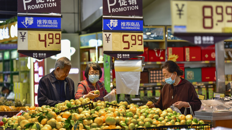 Las ventas minoristas de China aumentan más de lo esperado